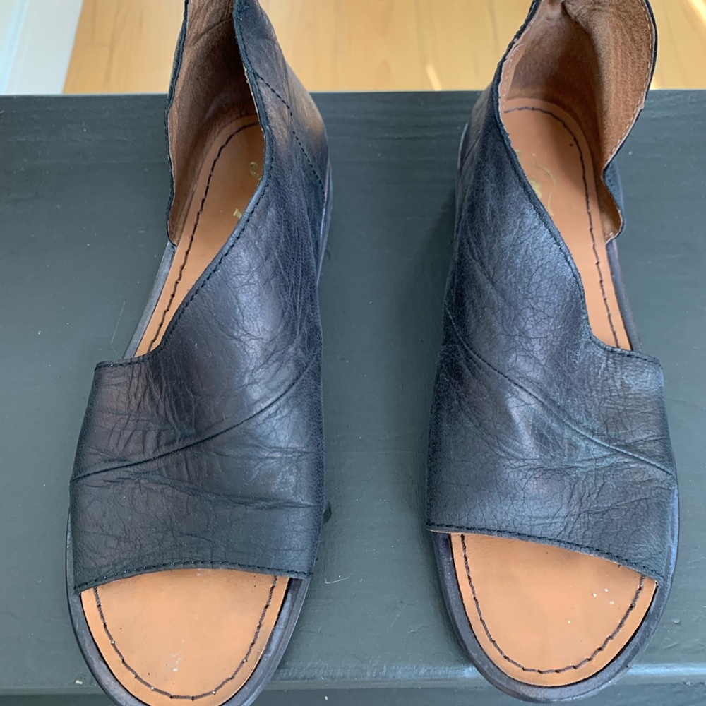 Free People Black Mont Blanc sandal sz 37.